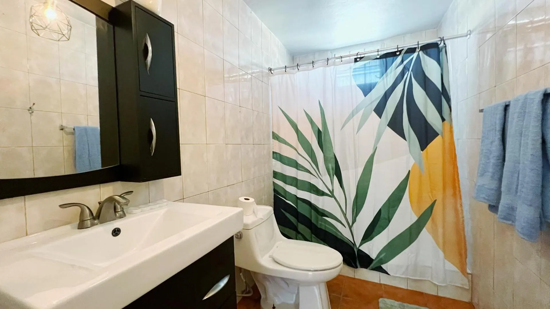 Spacious 2 Bedroom In San Juan+Parking - Steps To Beach 0*,  Porto Rico